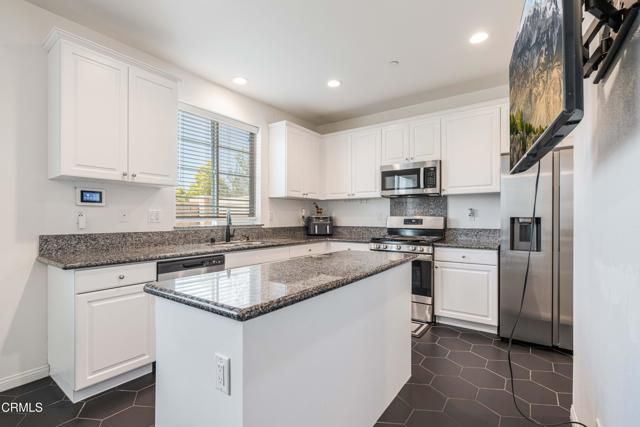 344 Campbell Court, Santa Paula, CA 93060