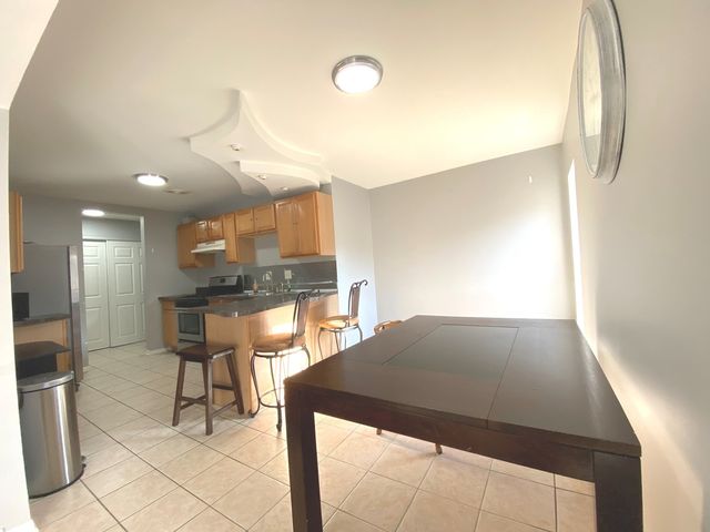 5815 N Spaulding Avenue 2C, Chicago, IL 60659