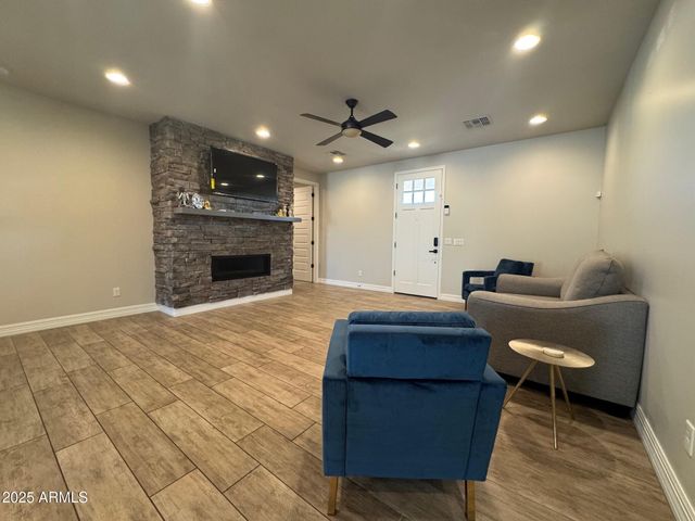 4350 E KINGS Avenue, Phoenix, AZ 85032