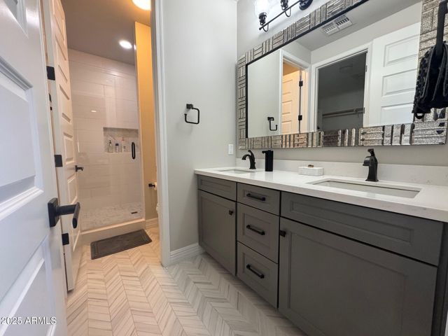 4350 E KINGS Avenue, Phoenix, AZ 85032