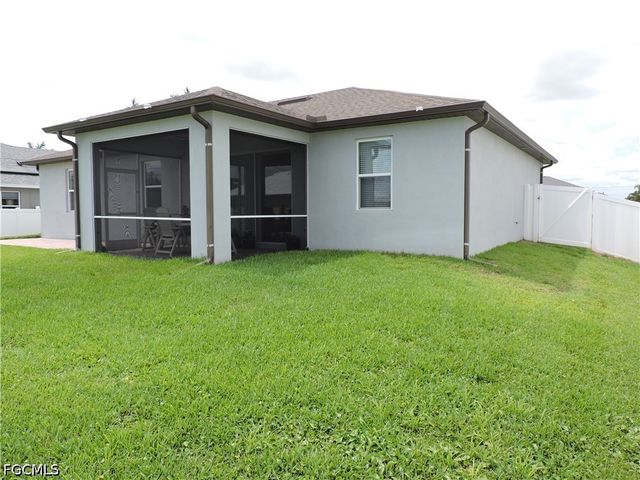 204 NW 11th ST, Cape Coral, FL 33993