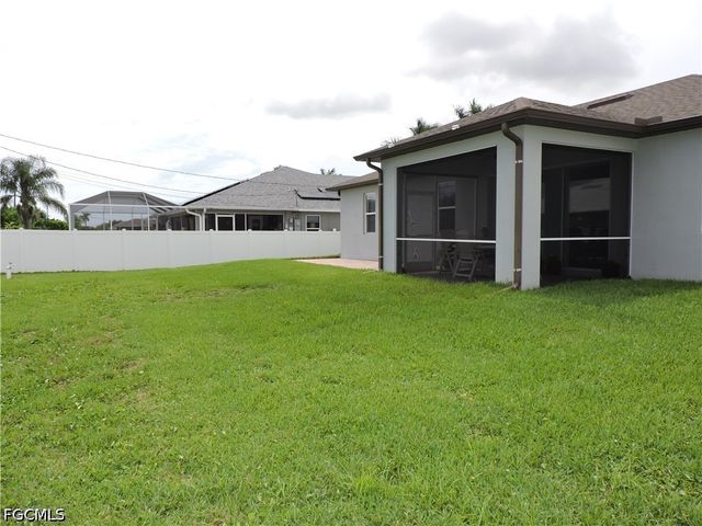 204 NW 11th ST, Cape Coral, FL 33993