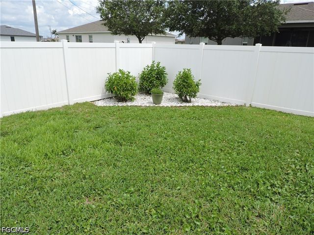 204 NW 11th ST, Cape Coral, FL 33993