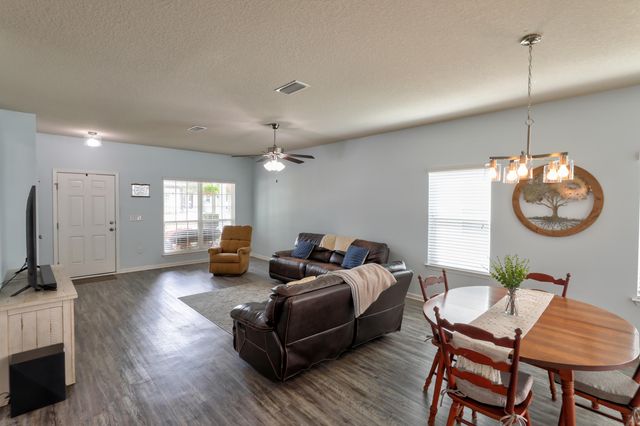 42 Sarona Street, Freeport, FL 32439