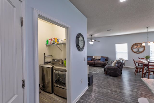 42 Sarona Street, Freeport, FL 32439