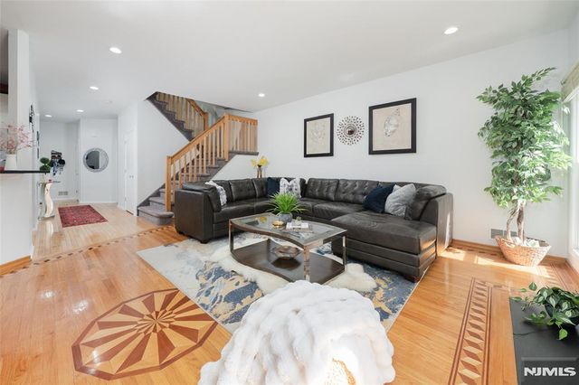 20 Pine Valley Road 148, Livingston, NJ 07039