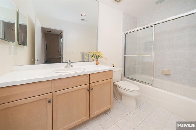 20 Pine Valley Road 148, Livingston, NJ 07039
