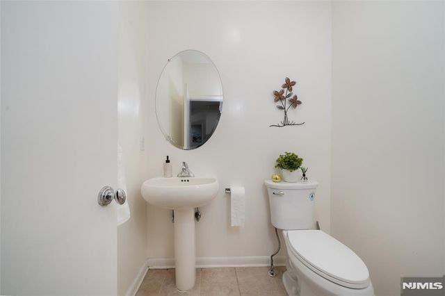 20 Pine Valley Road 148, Livingston, NJ 07039