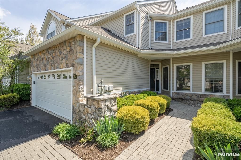 20 Pine Valley Road 148, Livingston, NJ 07039