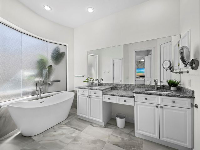 1914 HARBOUR LINKS CIRCLE 10, Longboat Key, FL 34228