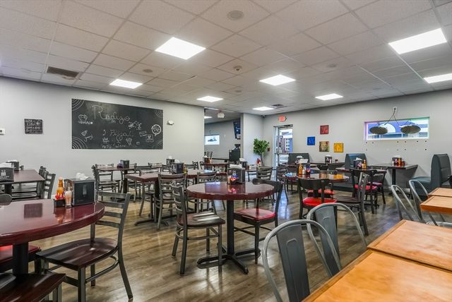 77 Main Road, Tiverton, RI 02878