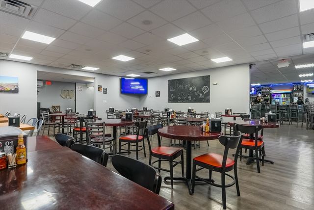 77 Main Road, Tiverton, RI 02878