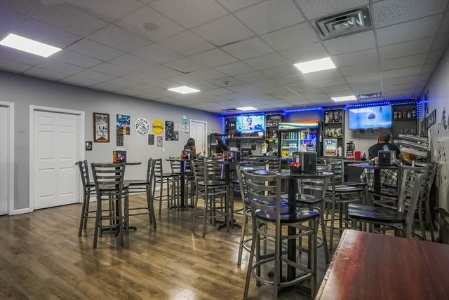 77 Main Road, Tiverton, RI 02878