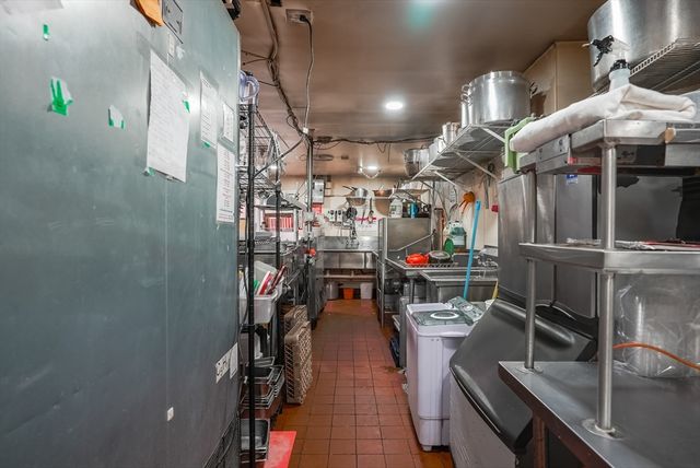 77 Main Road, Tiverton, RI 02878