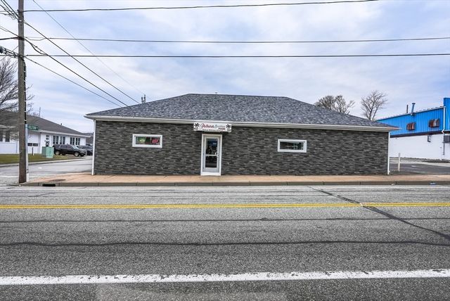 77 Main Road, Tiverton, RI 02878