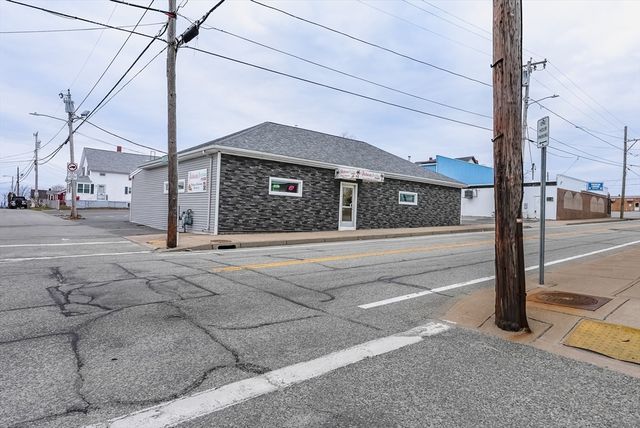 77 Main Road, Tiverton, RI 02878