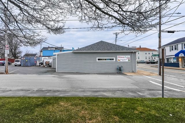 77 Main Road, Tiverton, RI 02878