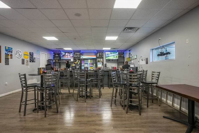 77 Main Road, Tiverton, RI 02878