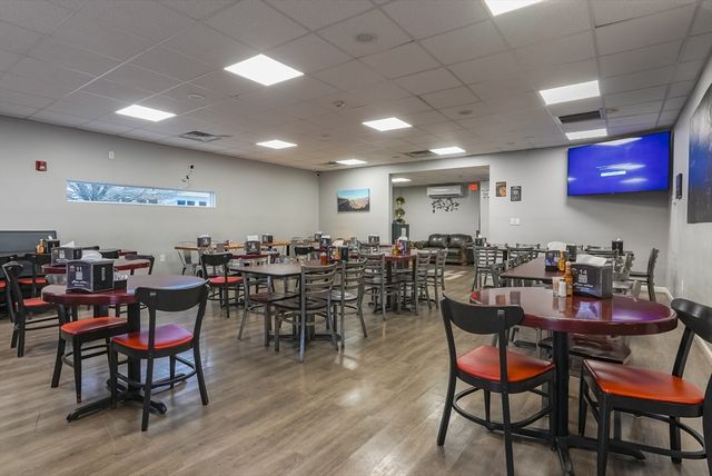 77 Main Road, Tiverton, RI 02878