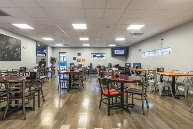 77 Main Road, Tiverton, RI 02878