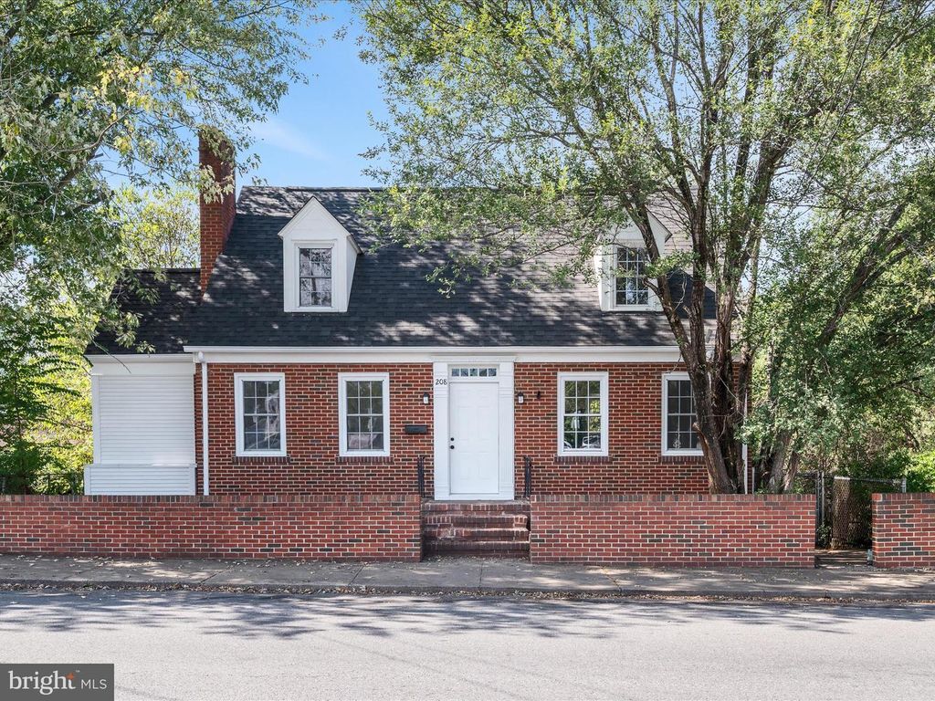 208 N HIGH ST, Martinsburg, WV 25404