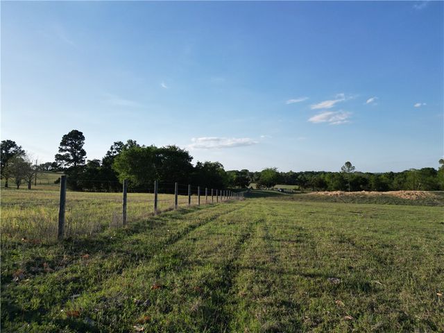 2525 North Meyersville Road, Brenham, TX 77833