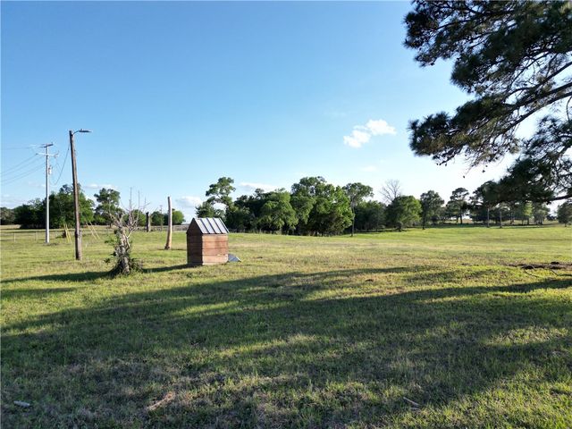 2525 North Meyersville Road, Brenham, TX 77833