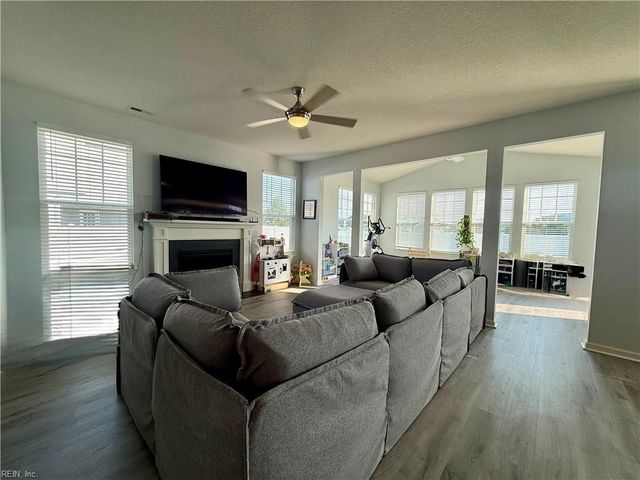 937 Arrowleaf WAY, Chesapeake, VA 23323
