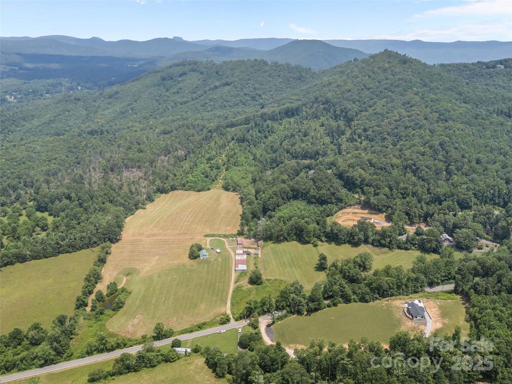 1305 Halltown Road, Spruce Pine, NC 28777