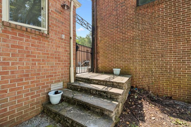 1030 Waller Rd, Brentwood, TN 37027