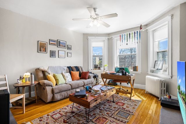 1633 Commonwealth Ave 12, Boston, MA 02135