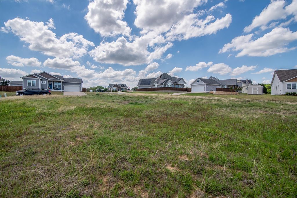 11 Willow Tree Lane, Pottsboro, TX 75076