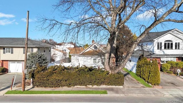 31 Cherry Avenue, Bethpage, NY 11714