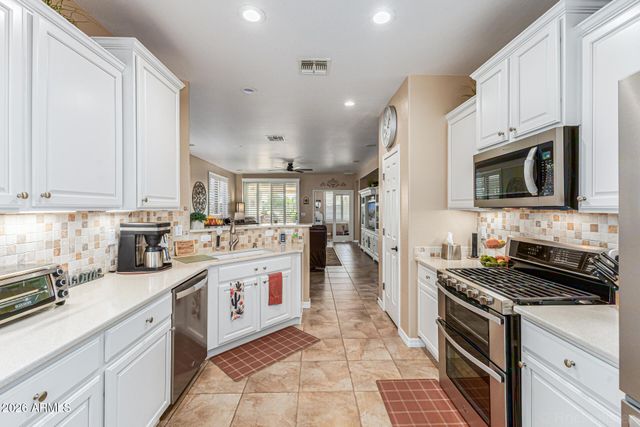 195 W TWIN PEAKS Parkway, San Tan Valley, AZ 85143