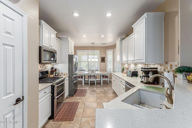 195 W TWIN PEAKS Parkway, San Tan Valley, AZ 85143