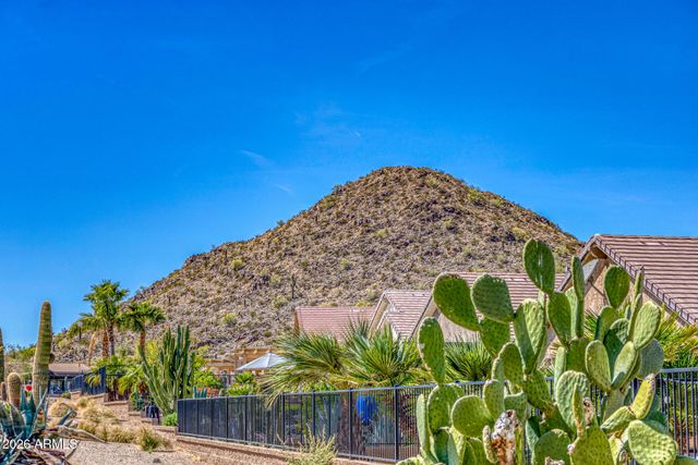 195 W TWIN PEAKS Parkway, San Tan Valley, AZ 85143