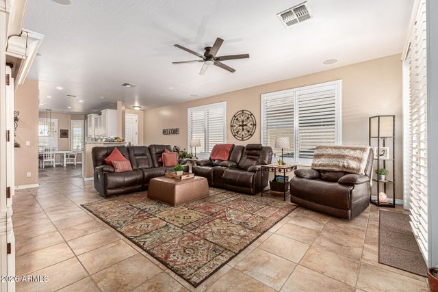 195 W TWIN PEAKS Parkway, San Tan Valley, AZ 85143