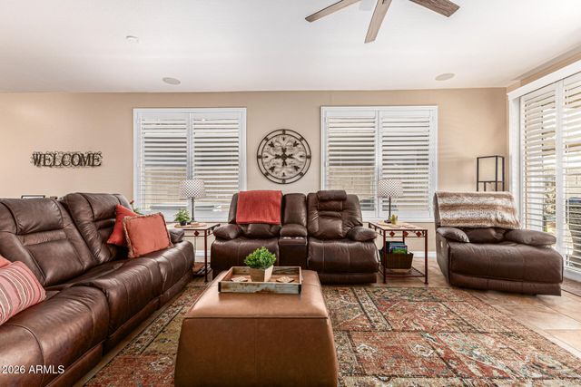 195 W TWIN PEAKS Parkway, San Tan Valley, AZ 85143