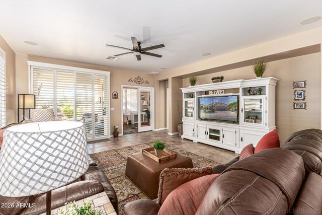 195 W TWIN PEAKS Parkway, San Tan Valley, AZ 85143