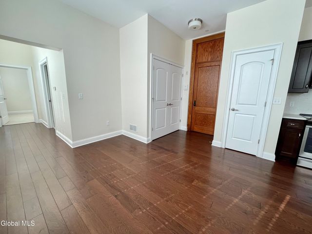 233 Lake Avenue 201, Saratoga Springs, NY 12866