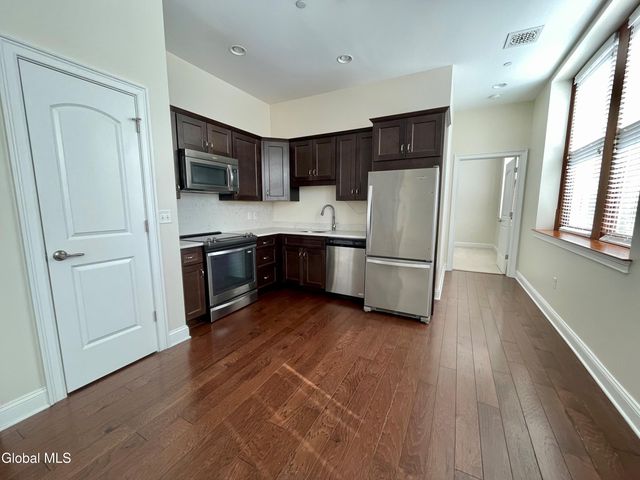 233 Lake Avenue 201, Saratoga Springs, NY 12866