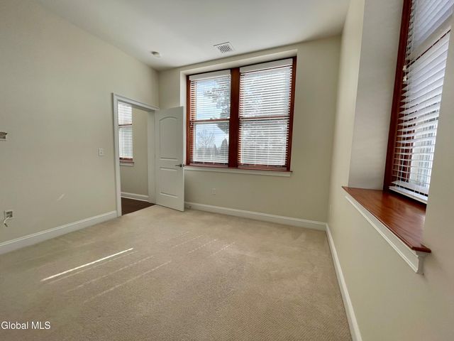 233 Lake Avenue 201, Saratoga Springs, NY 12866