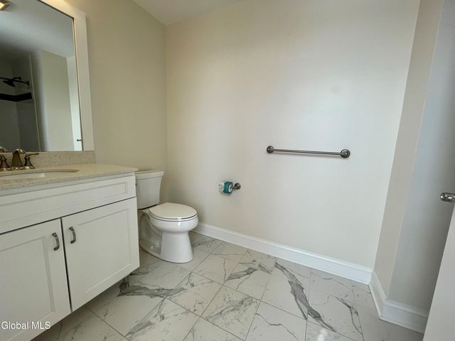 233 Lake Avenue 201, Saratoga Springs, NY 12866