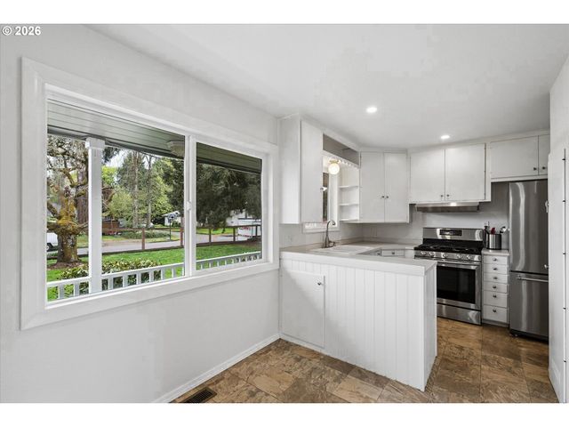 1901 MINDA Dr, Eugene, OR 97401