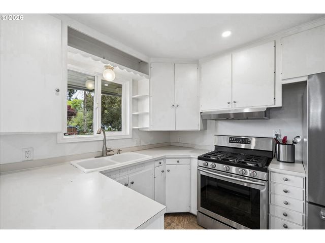 1901 MINDA Dr, Eugene, OR 97401