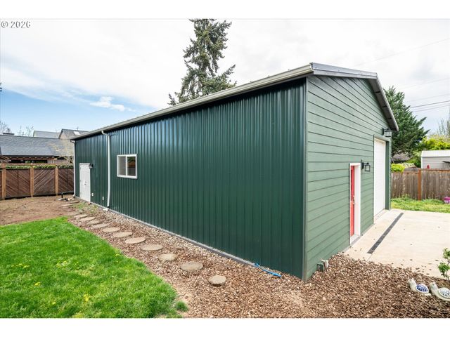 1901 MINDA Dr, Eugene, OR 97401