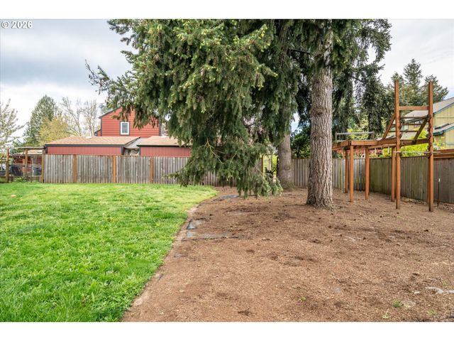 1901 MINDA Dr, Eugene, OR 97401