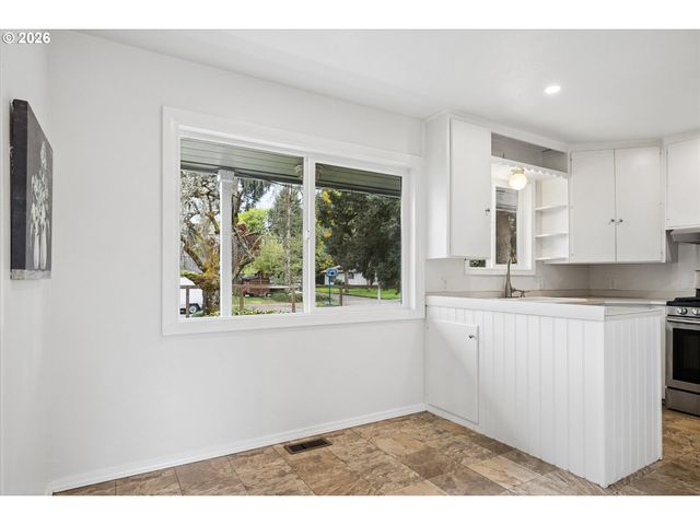 1901 MINDA Dr, Eugene, OR 97401