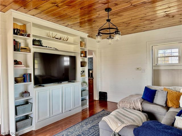 4584 State Route 516 NW, Dover, OH 44622