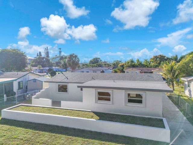 2210 NW 50th Avenue, Lauderhill, FL 33313